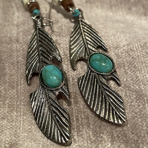 Southwestern Feather Dangle Turquoise earrings NWOTS - Picture 1 of 4